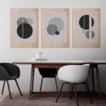 Ambiente con los tres cuadros de madera de la serie Círculos Grey