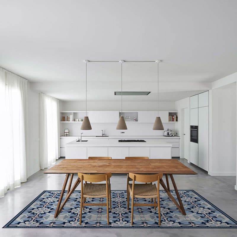 Ambiente de cocina con la alfombra vinílica Paliano Sea